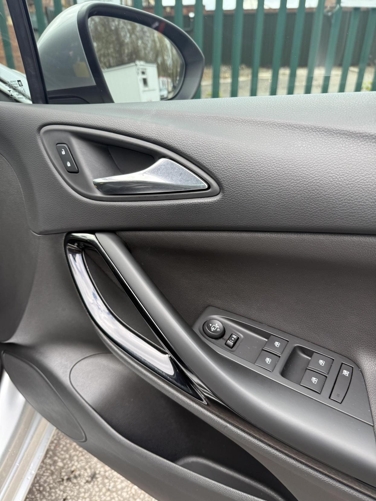 Vauxhall Astra 1.6 CDTi BlueInjection Elite Nav Hatchback 5dr Diesel Manual Euro 6 (s/s) (136 ps)