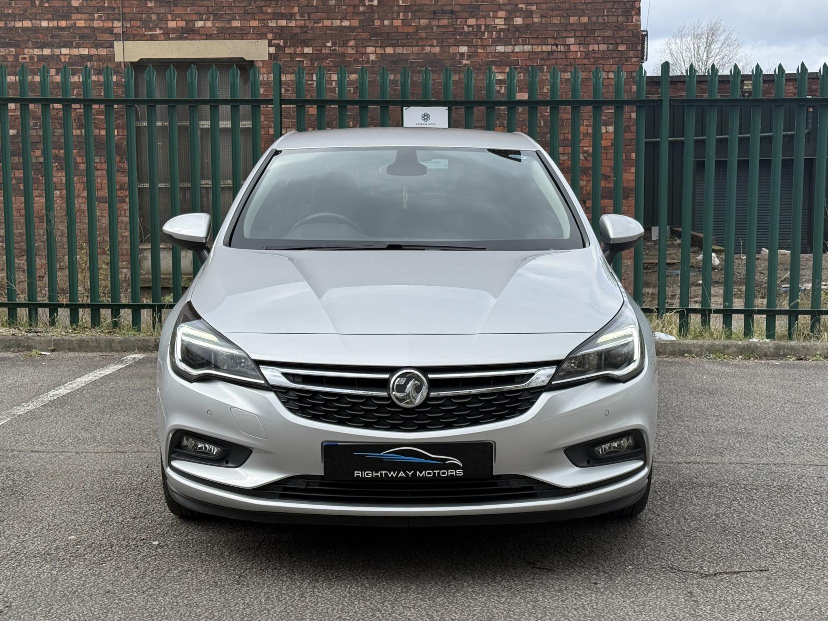 Vauxhall Astra 1.6 CDTi BlueInjection Elite Nav Hatchback 5dr Diesel Manual Euro 6 (s/s) (136 ps)