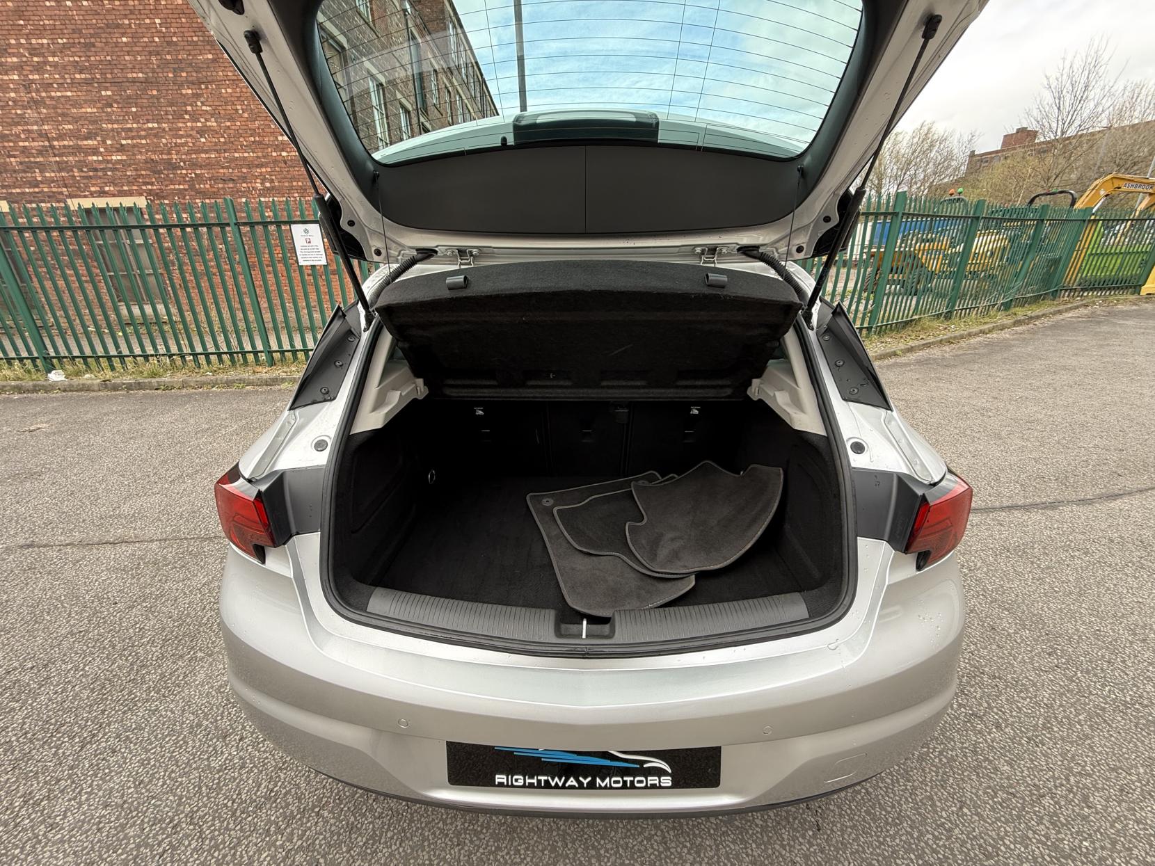 Vauxhall Astra 1.6 CDTi BlueInjection Elite Nav Hatchback 5dr Diesel Manual Euro 6 (s/s) (136 ps)