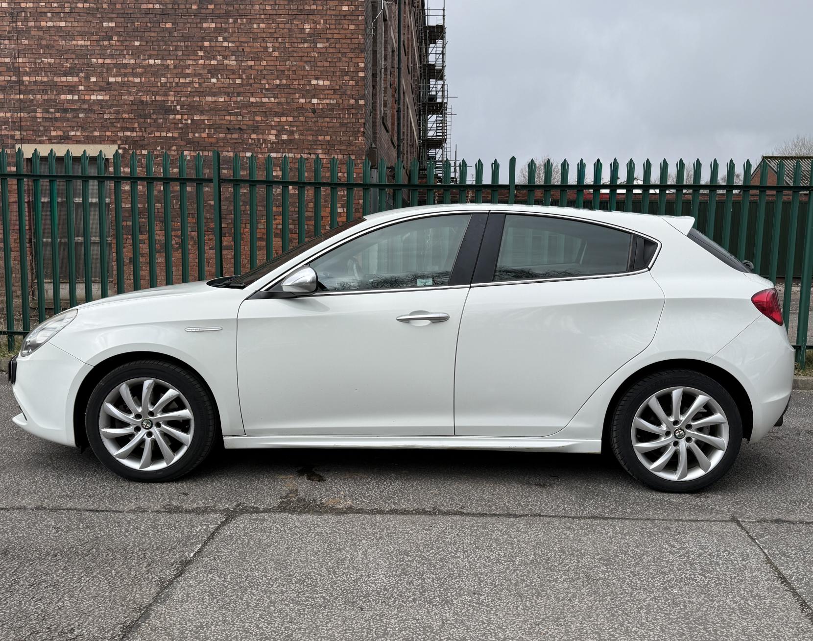 Alfa Romeo Giulietta 1.4 TB MultiAir Veloce Hatchback 5dr Petrol TCT Euro 5 (s/s) (170 bhp)