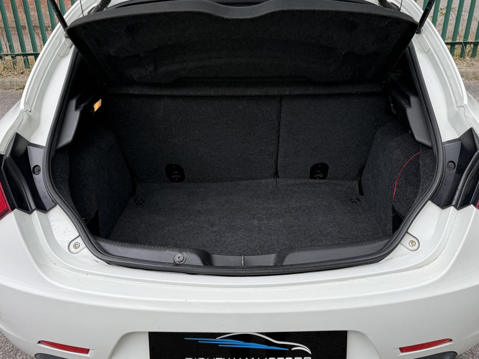 Alfa Romeo Giulietta 1.4 TB MultiAir Veloce Hatchback 5dr Petrol TCT Euro 5 (s/s) (170 bhp)