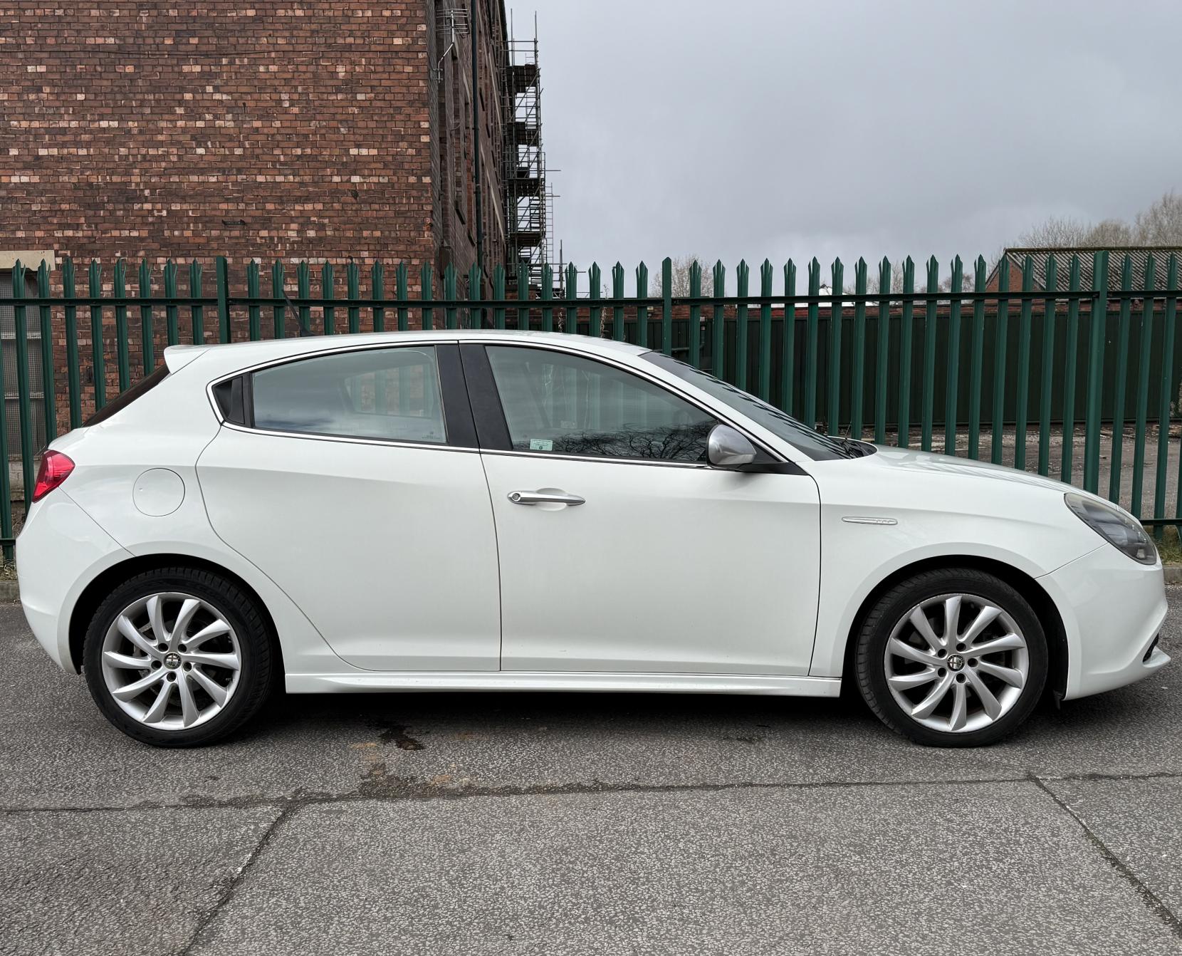 Alfa Romeo Giulietta 1.4 TB MultiAir Veloce Hatchback 5dr Petrol TCT Euro 5 (s/s) (170 bhp)