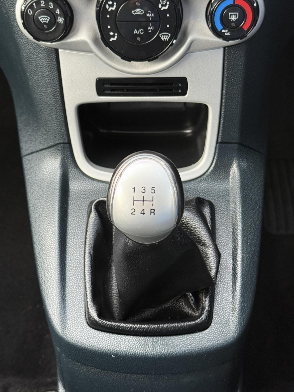 Ford Fiesta 1.25 Zetec Hatchback 5dr Petrol Manual (129 g/km, 81 bhp)