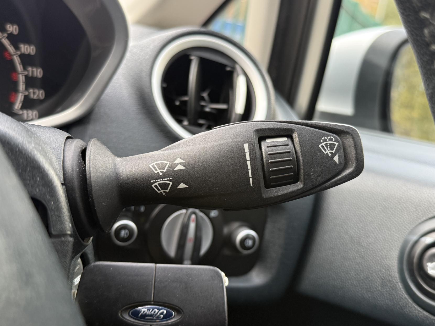 Ford Fiesta 1.25 Zetec Hatchback 5dr Petrol Manual (129 g/km, 81 bhp)