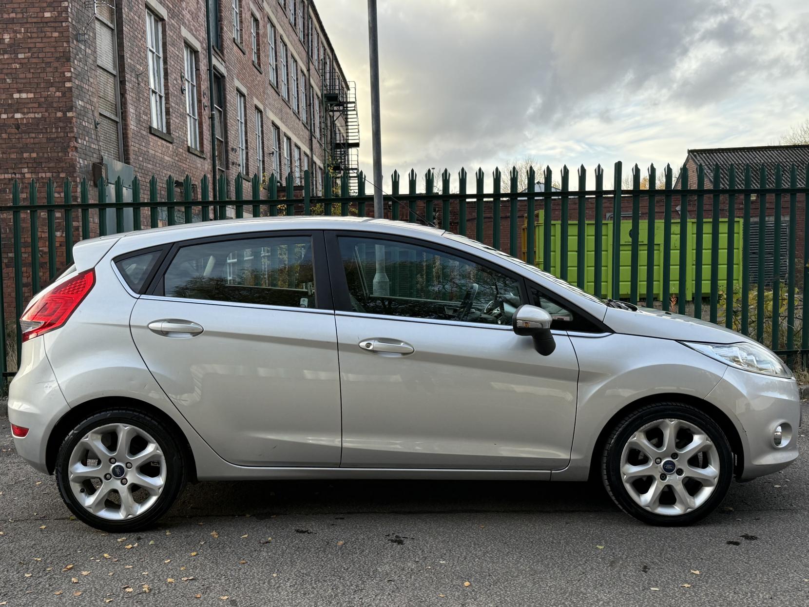 Ford Fiesta 1.25 Zetec Hatchback 5dr Petrol Manual (129 g/km, 81 bhp)
