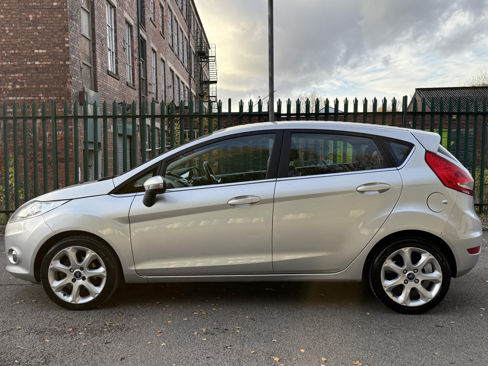Ford Fiesta 1.25 Zetec Hatchback 5dr Petrol Manual (129 g/km, 81 bhp)