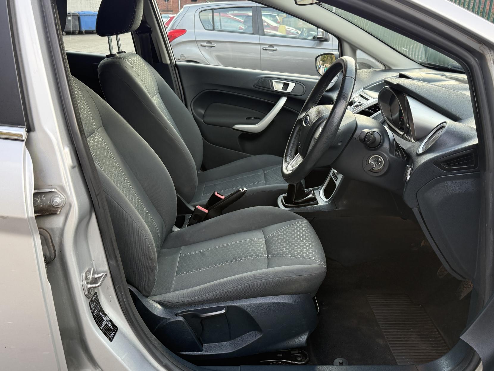 Ford Fiesta 1.25 Zetec Hatchback 5dr Petrol Manual (129 g/km, 81 bhp)