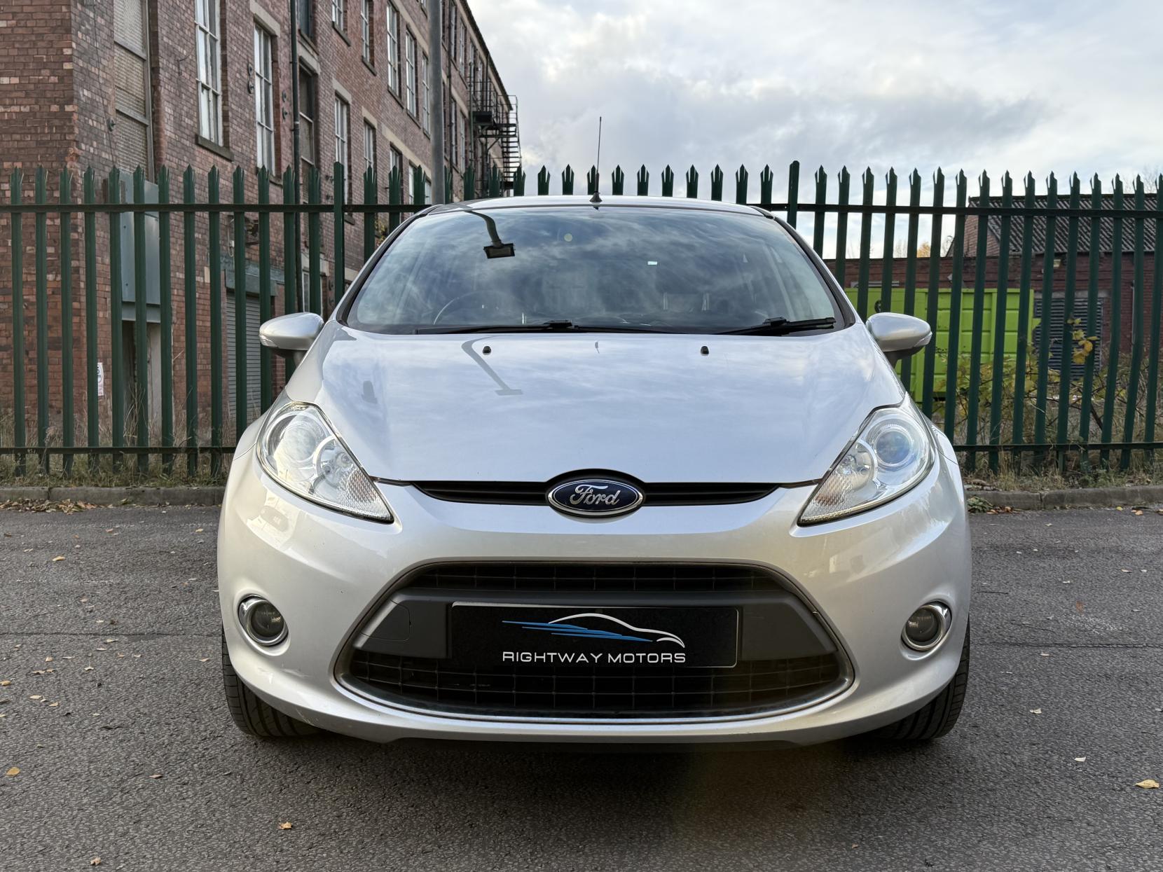 Ford Fiesta 1.25 Zetec Hatchback 5dr Petrol Manual (129 g/km, 81 bhp)