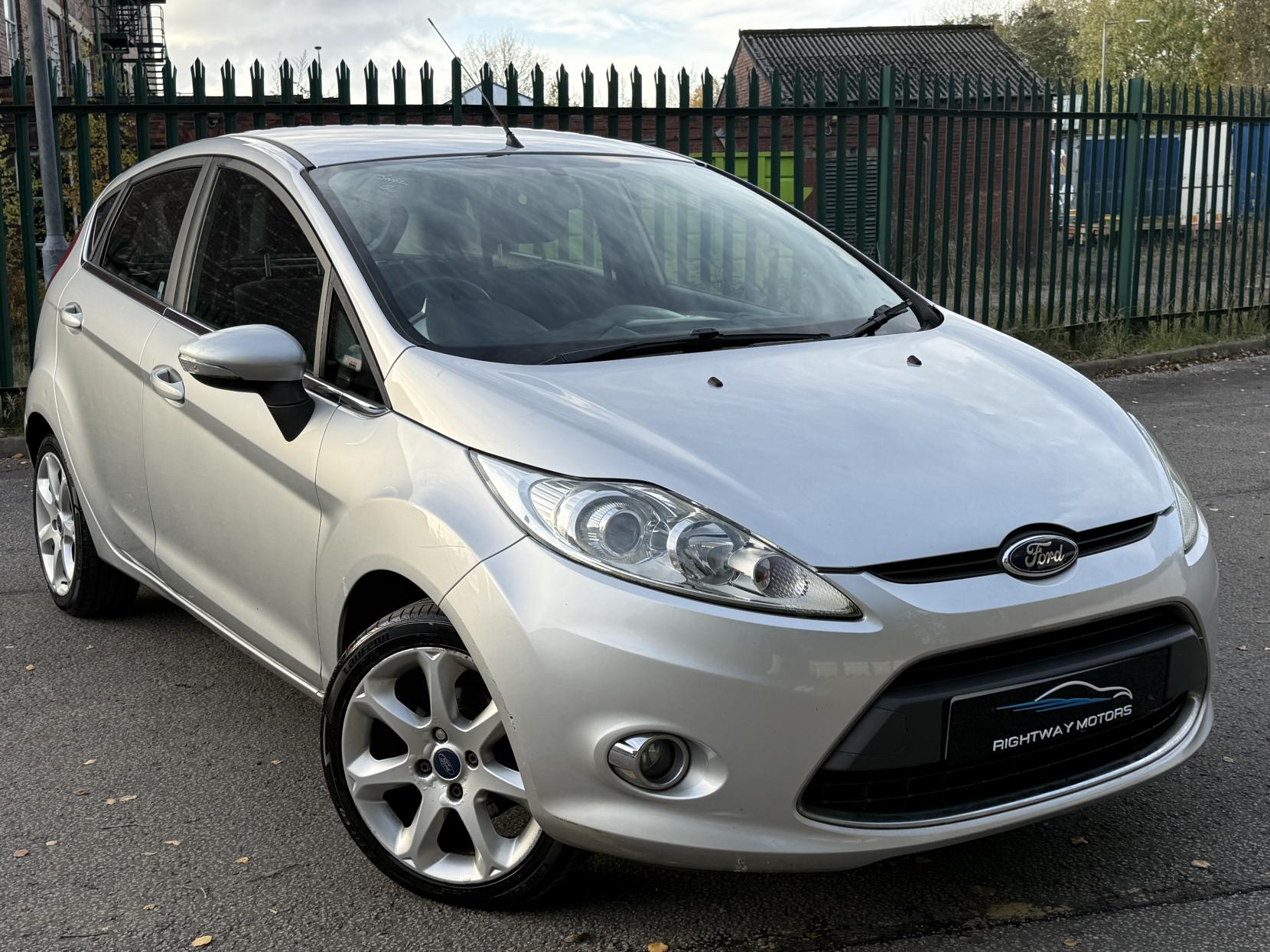 Ford Fiesta 1.25 Zetec Hatchback 5dr Petrol Manual (129 g/km, 81 bhp)