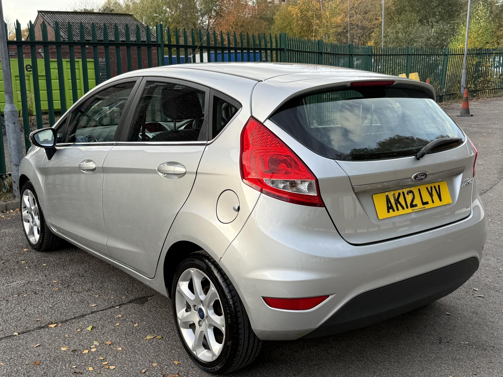 Ford Fiesta 1.25 Zetec Hatchback 5dr Petrol Manual (129 g/km, 81 bhp)