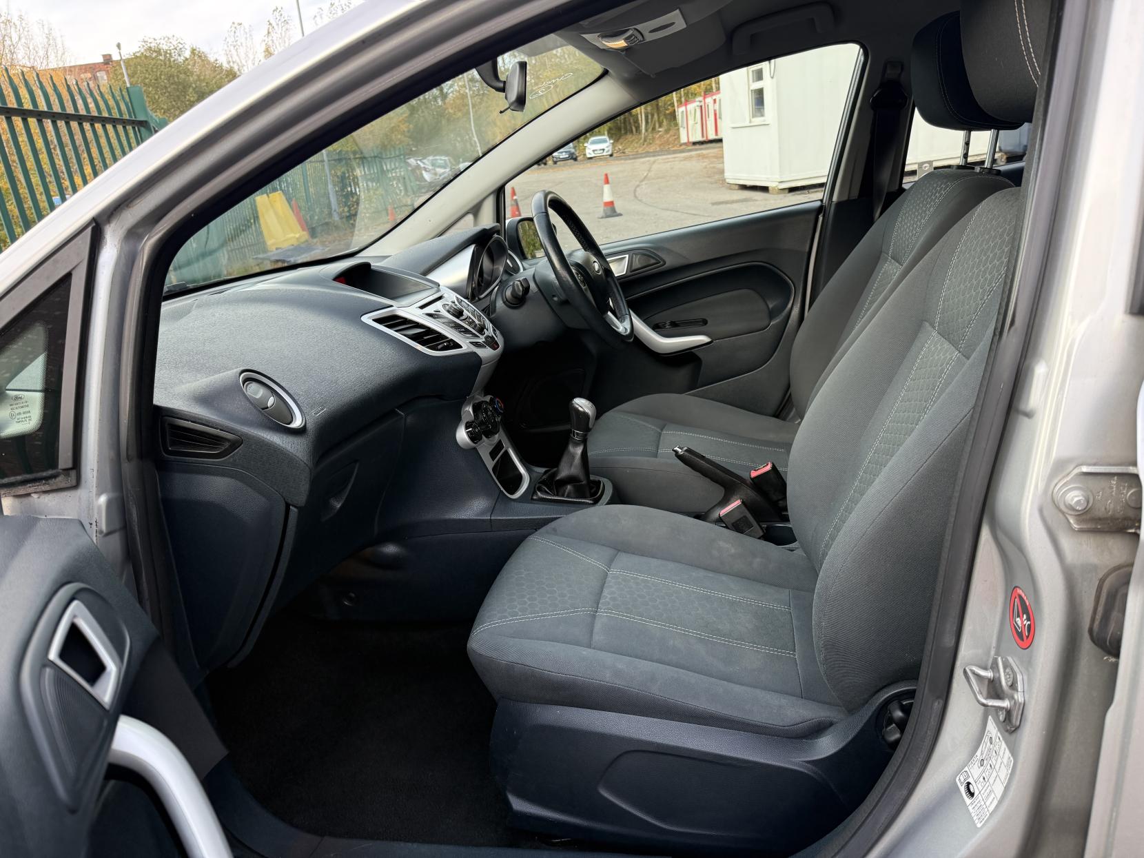 Ford Fiesta 1.25 Zetec Hatchback 5dr Petrol Manual (129 g/km, 81 bhp)