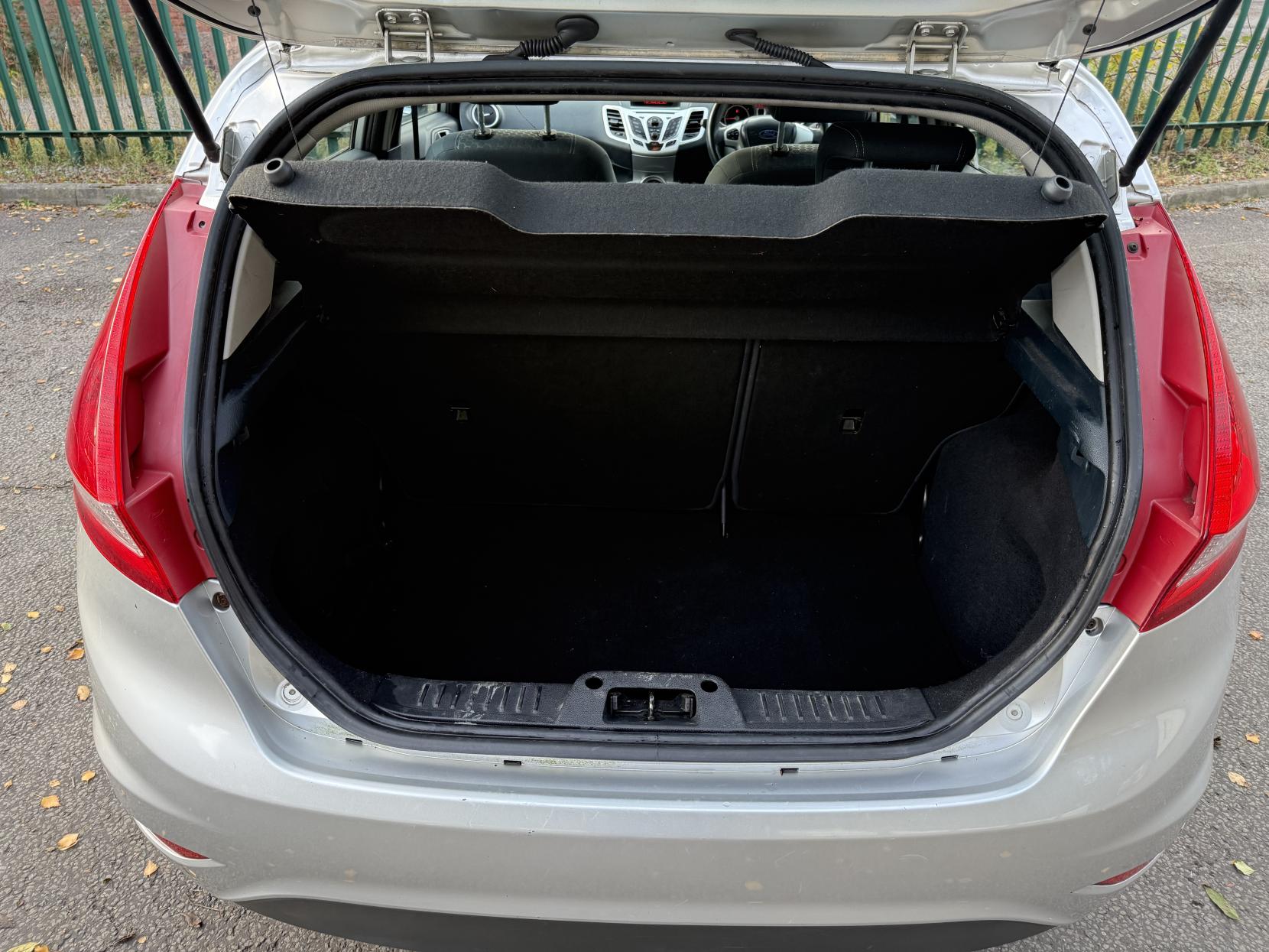 Ford Fiesta 1.25 Zetec Hatchback 5dr Petrol Manual (129 g/km, 81 bhp)