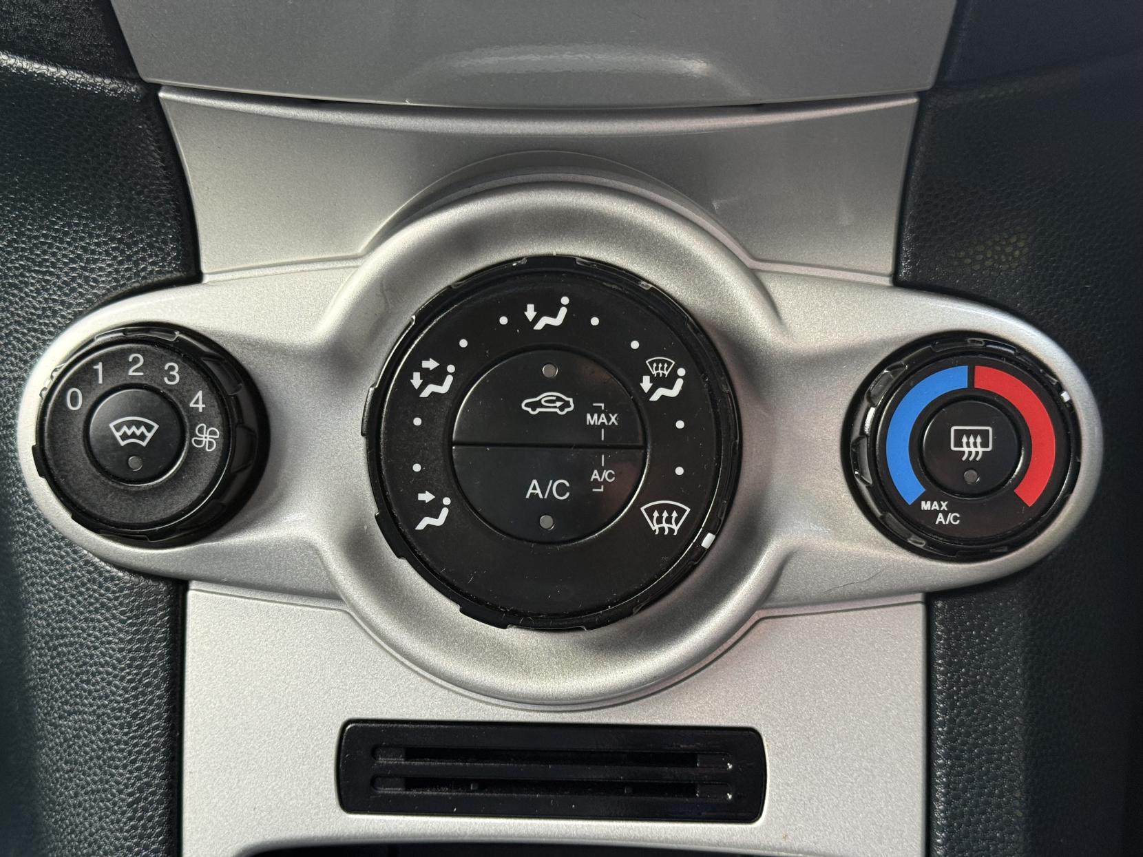 Ford Fiesta 1.25 Zetec Hatchback 5dr Petrol Manual (129 g/km, 81 bhp)