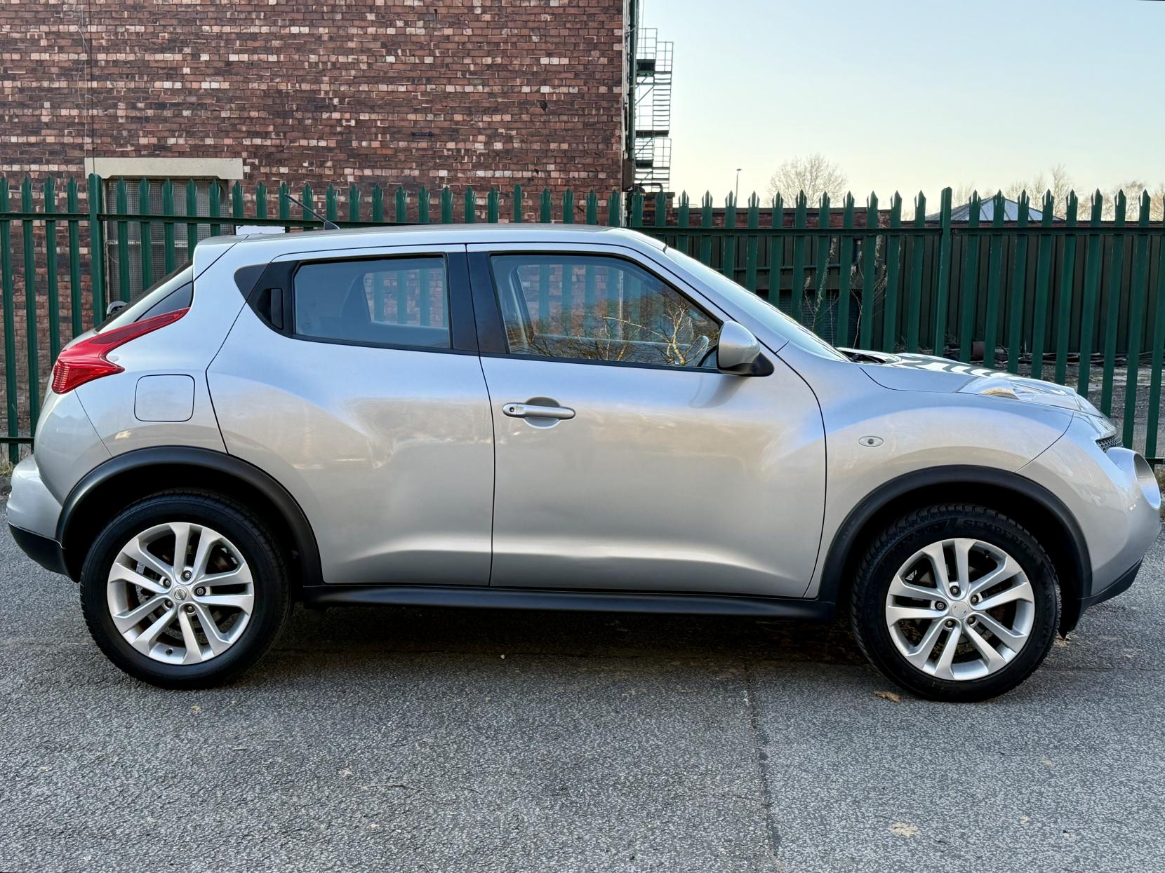 Nissan Juke 1.6 Acenta SUV 5dr Petrol Manual Euro 5 (s/s) (117 ps)