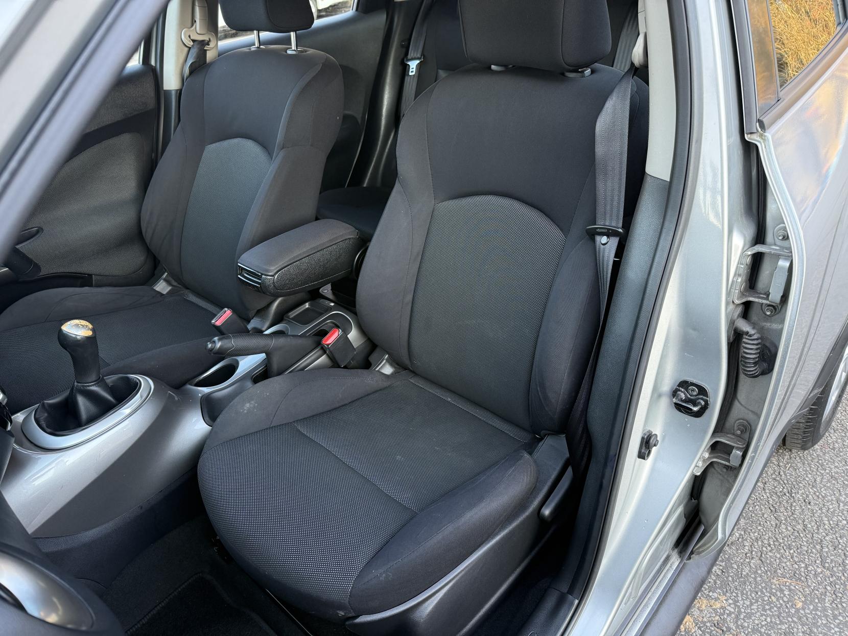 Nissan Juke 1.6 Acenta SUV 5dr Petrol Manual Euro 5 (s/s) (117 ps)