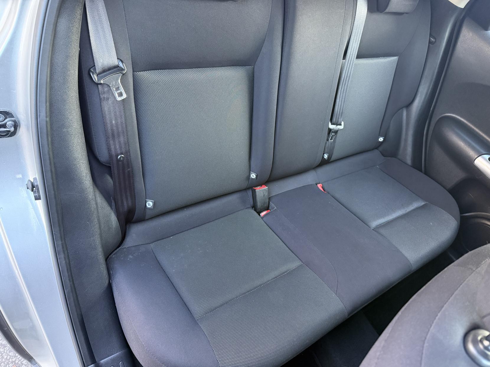 Nissan Juke 1.6 Acenta SUV 5dr Petrol Manual Euro 5 (s/s) (117 ps)