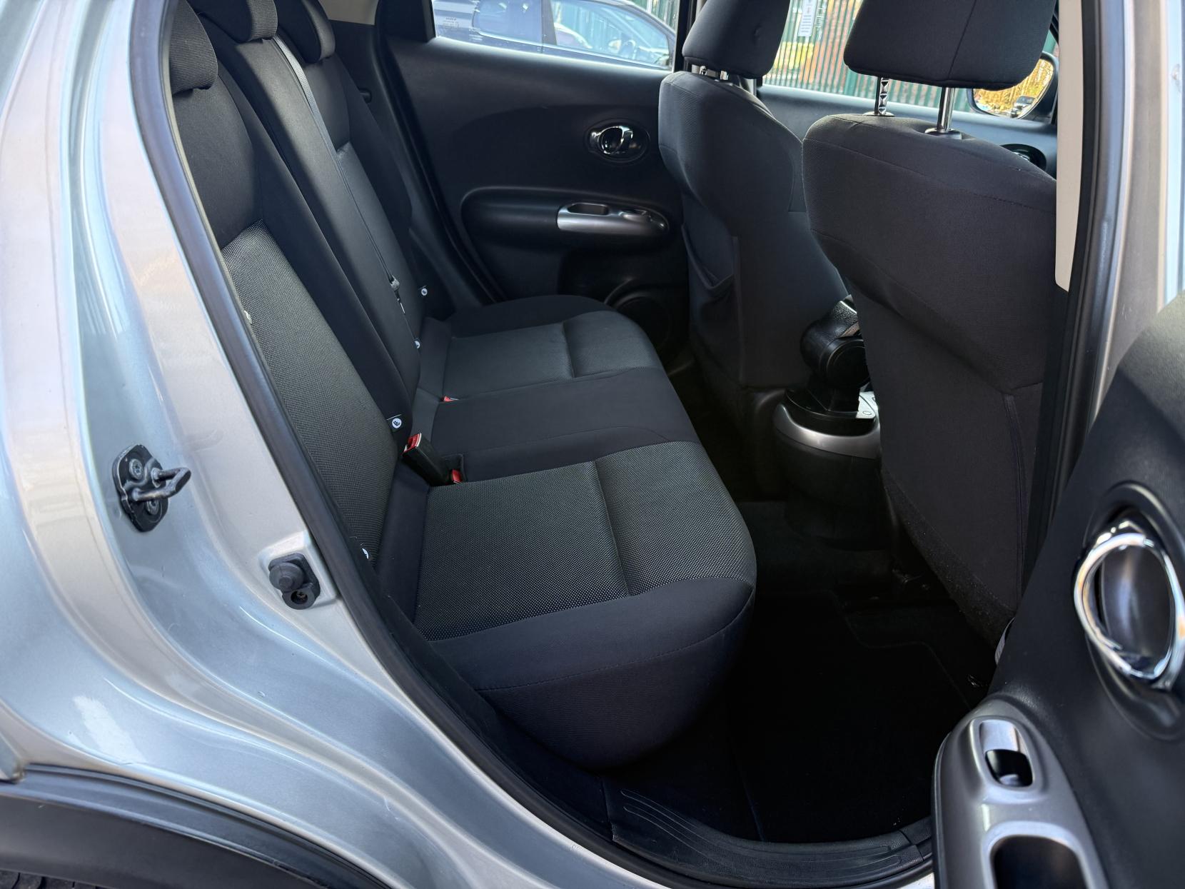 Nissan Juke 1.6 Acenta SUV 5dr Petrol Manual Euro 5 (s/s) (117 ps)