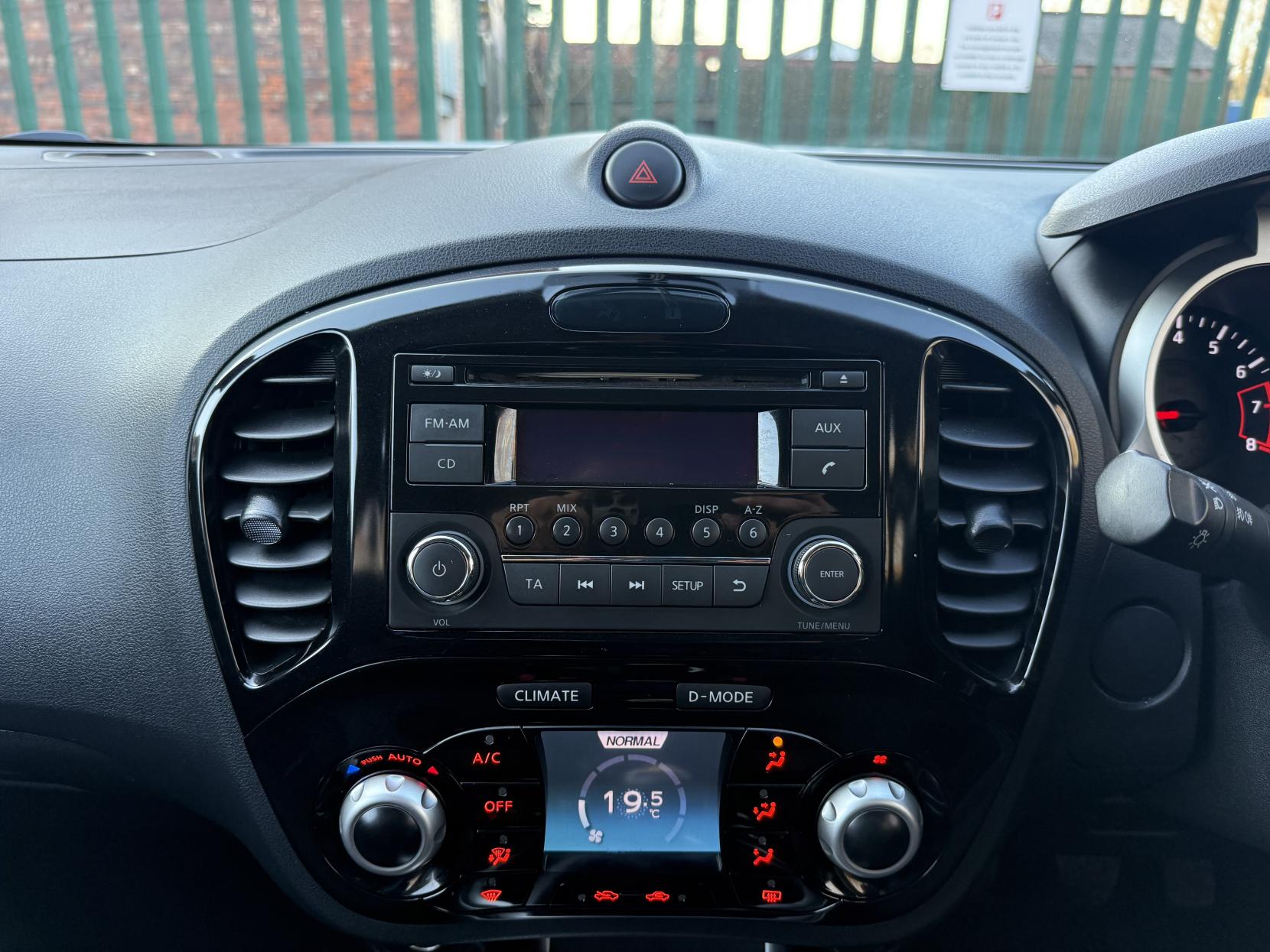 Nissan Juke 1.6 Acenta SUV 5dr Petrol Manual Euro 5 (s/s) (117 ps)