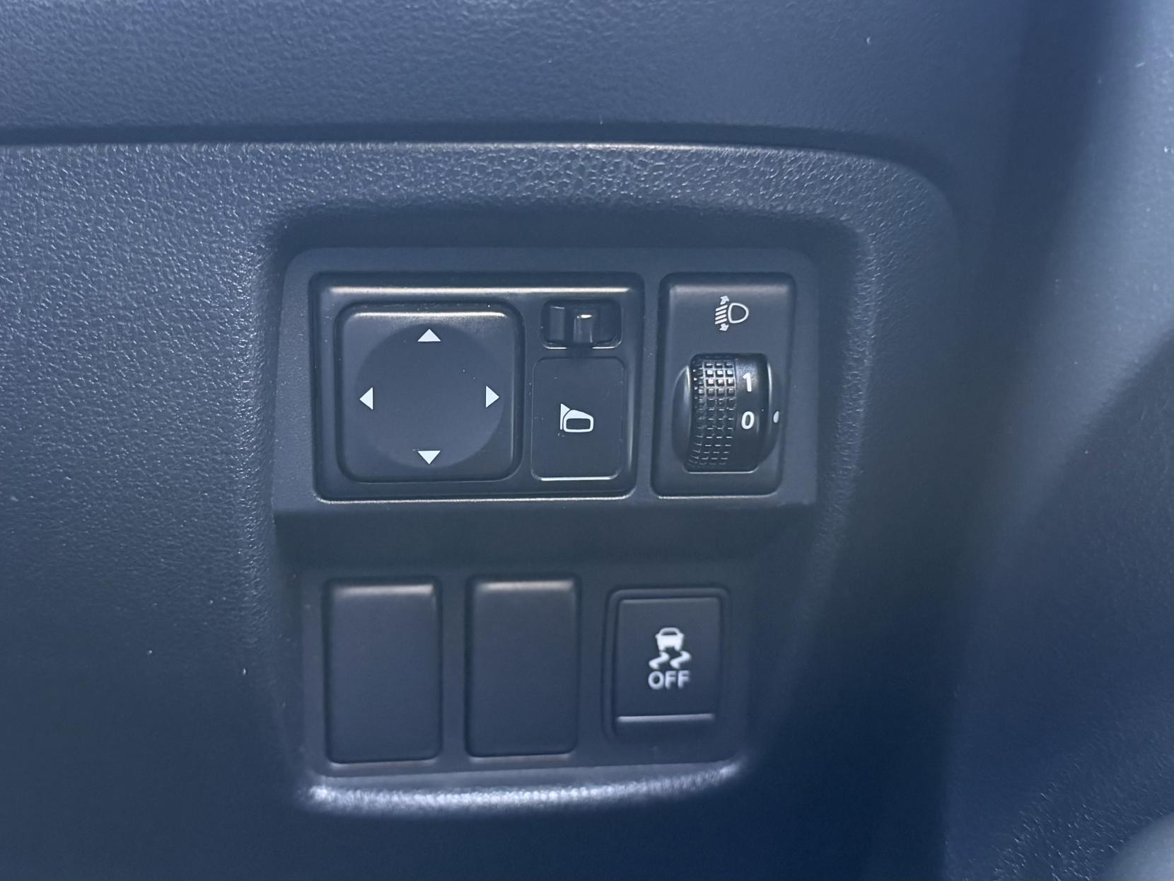 Nissan Juke 1.6 Acenta SUV 5dr Petrol Manual Euro 5 (s/s) (117 ps)