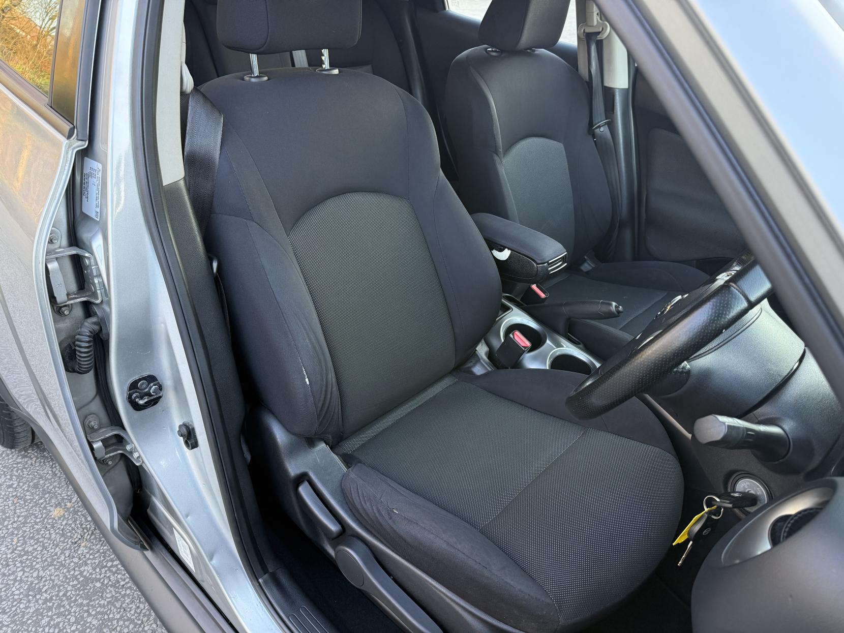 Nissan Juke 1.6 Acenta SUV 5dr Petrol Manual Euro 5 (s/s) (117 ps)