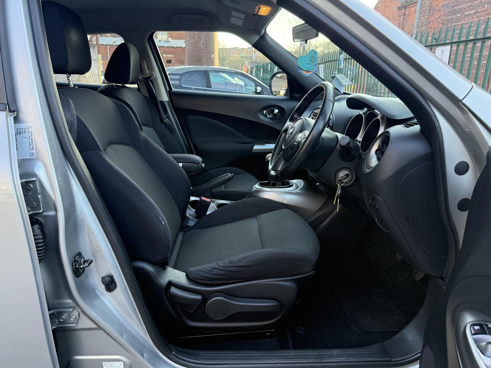 Nissan Juke 1.6 Acenta SUV 5dr Petrol Manual Euro 5 (s/s) (117 ps)