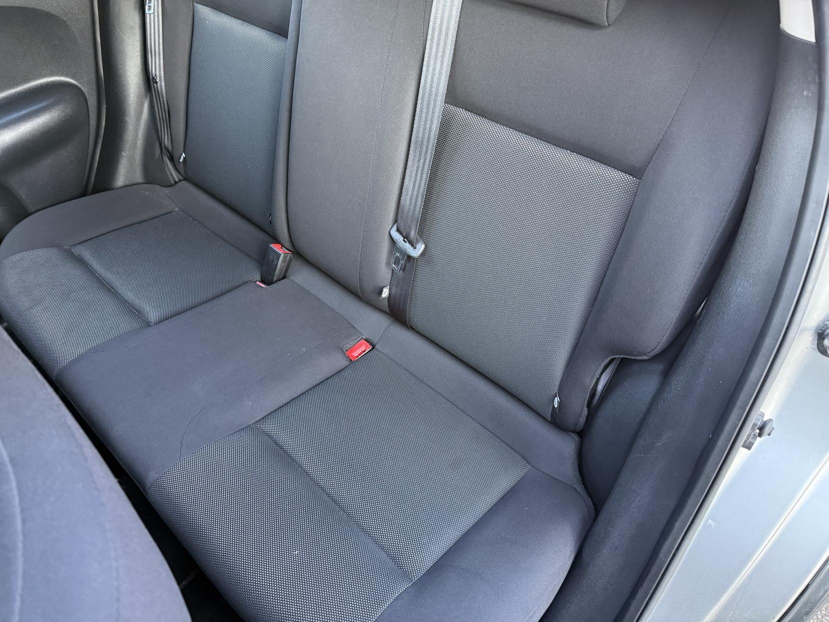 Nissan Juke 1.6 Acenta SUV 5dr Petrol Manual Euro 5 (s/s) (117 ps)