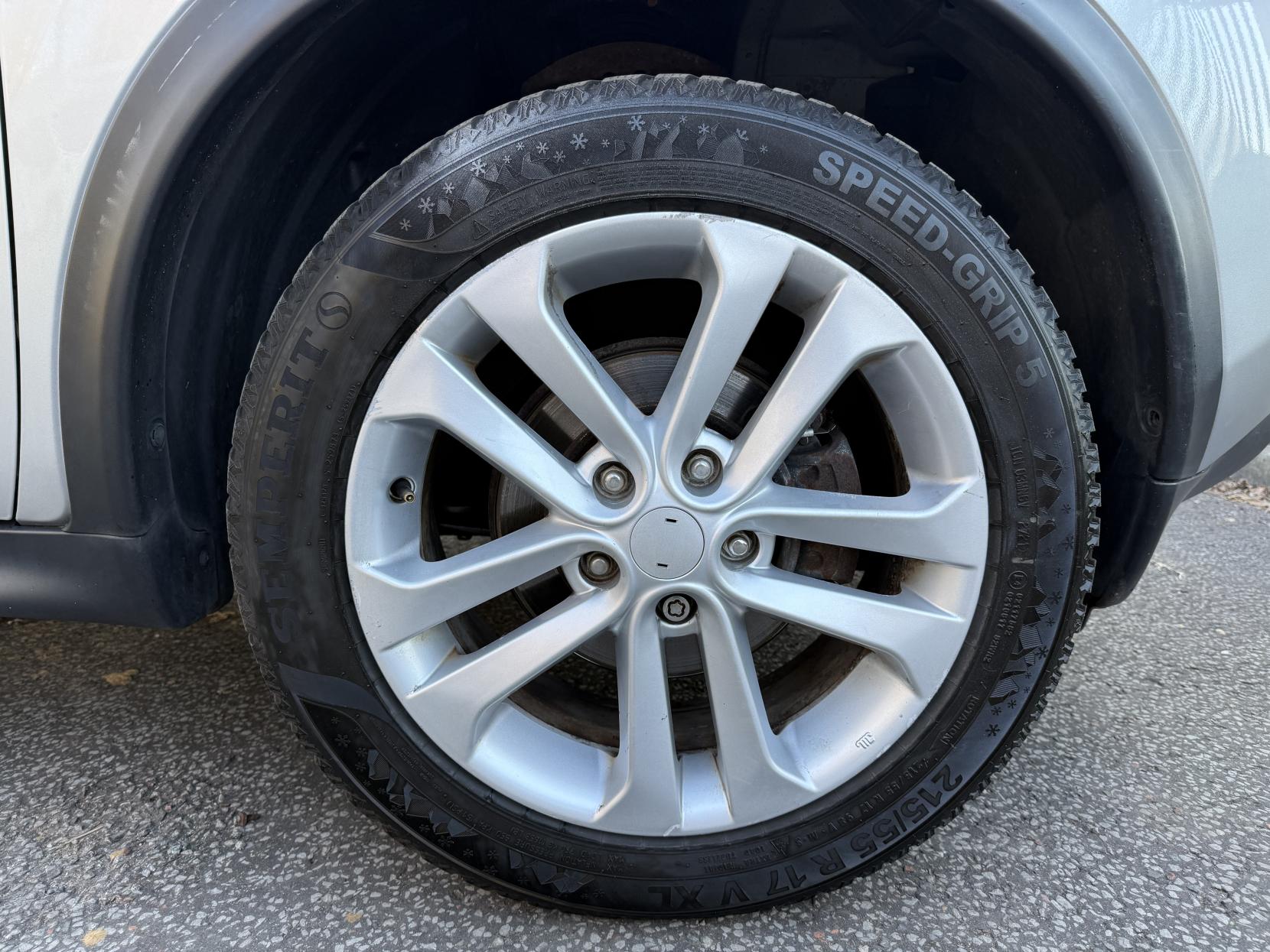 Nissan Juke 1.6 Acenta SUV 5dr Petrol Manual Euro 5 (s/s) (117 ps)