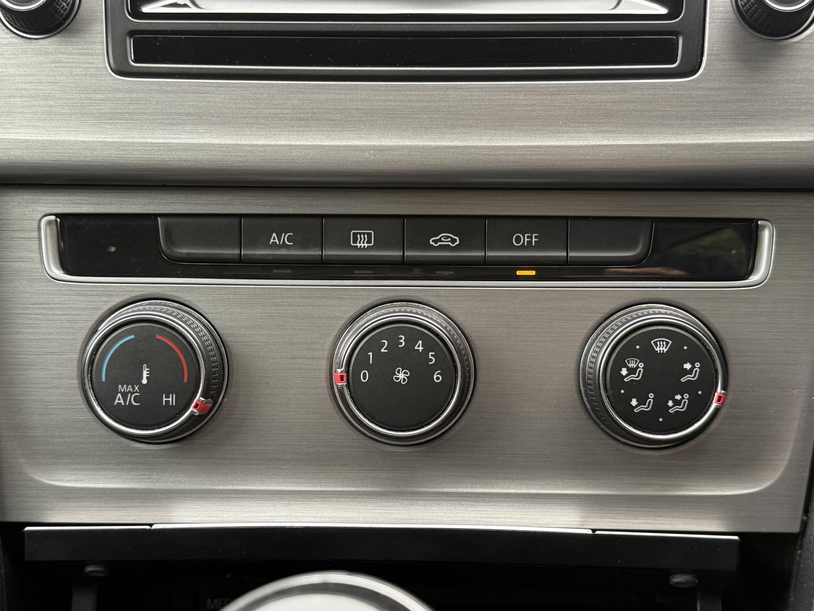 Volkswagen Golf 1.4 TSI BlueMotion Tech SE Hatchback 5dr Petrol Manual Euro 5 (s/s) (122 ps)