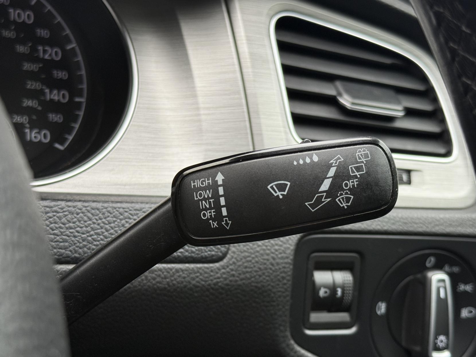 Volkswagen Golf 1.4 TSI BlueMotion Tech SE Hatchback 5dr Petrol Manual Euro 5 (s/s) (122 ps)