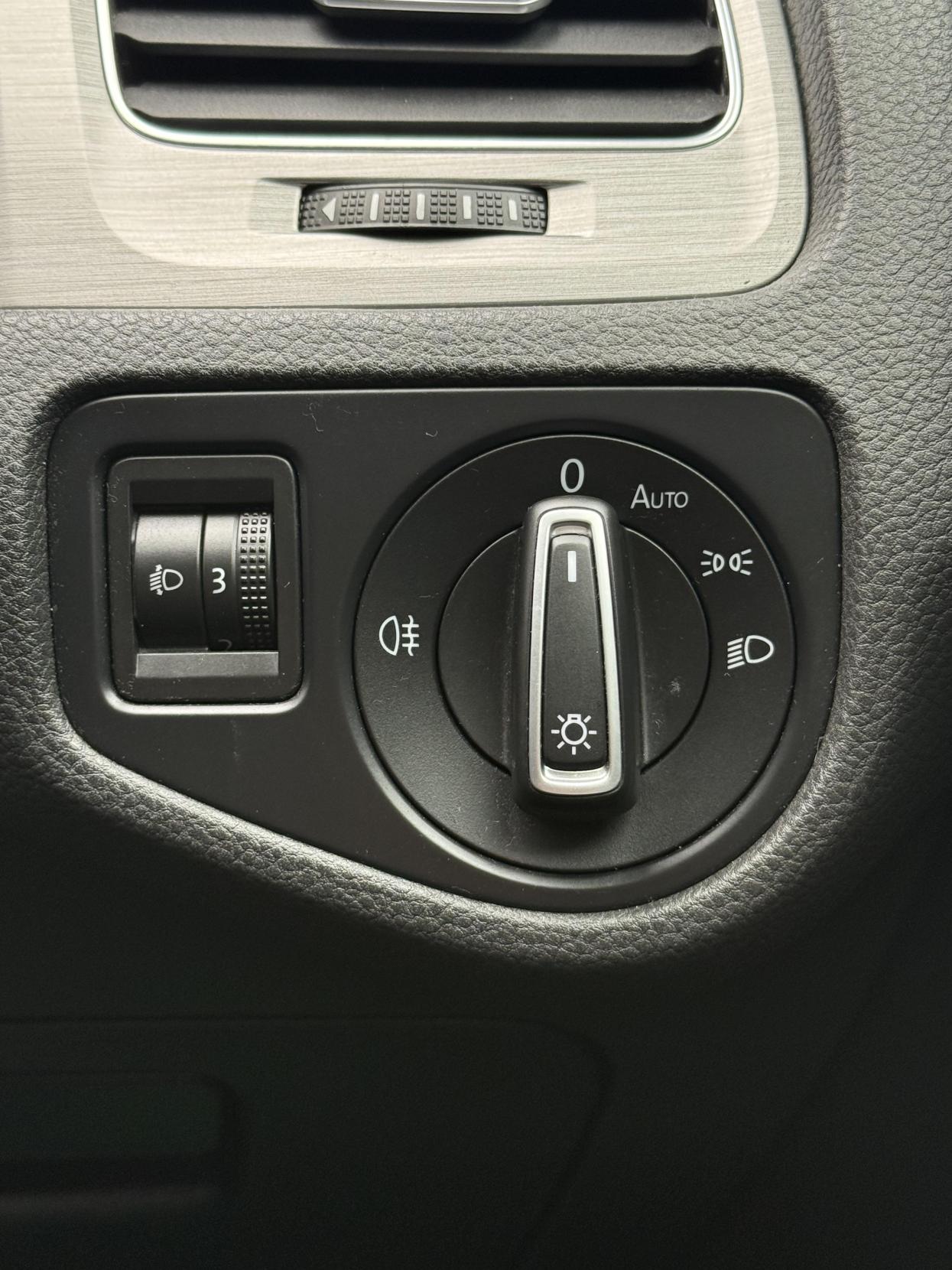 Volkswagen Golf 1.4 TSI BlueMotion Tech SE Hatchback 5dr Petrol Manual Euro 5 (s/s) (122 ps)