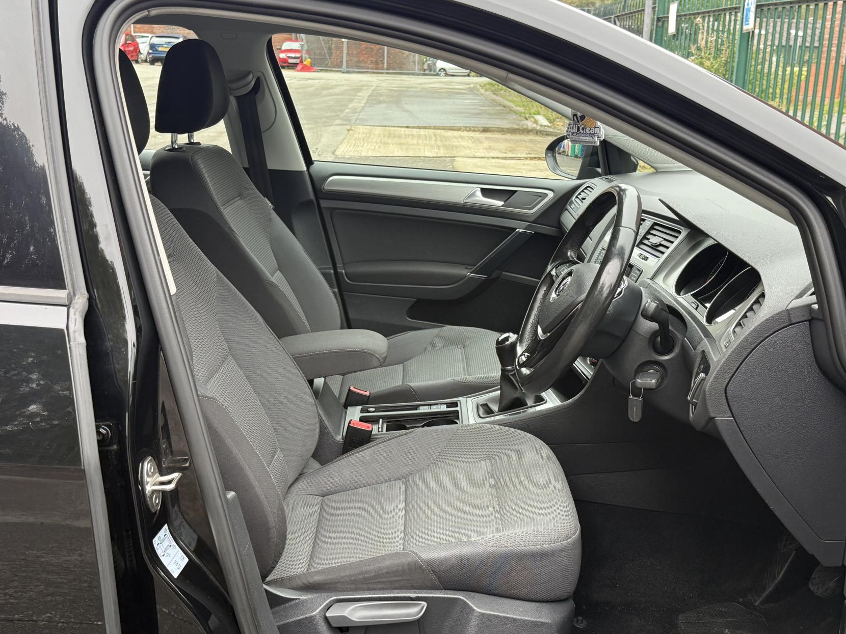 Volkswagen Golf 1.4 TSI BlueMotion Tech SE Hatchback 5dr Petrol Manual Euro 5 (s/s) (122 ps)