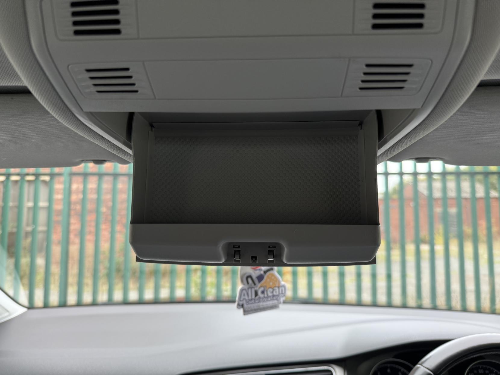 Volkswagen Golf 1.4 TSI BlueMotion Tech SE Hatchback 5dr Petrol Manual Euro 5 (s/s) (122 ps)