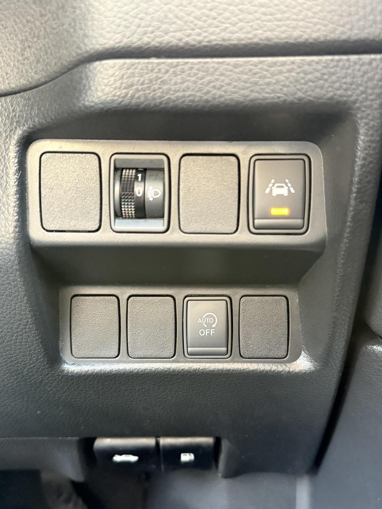 Nissan Qashqai 1.2 DIG-T N-Connecta SUV 5dr Petrol Manual Euro 6 (s/s) (115 ps)