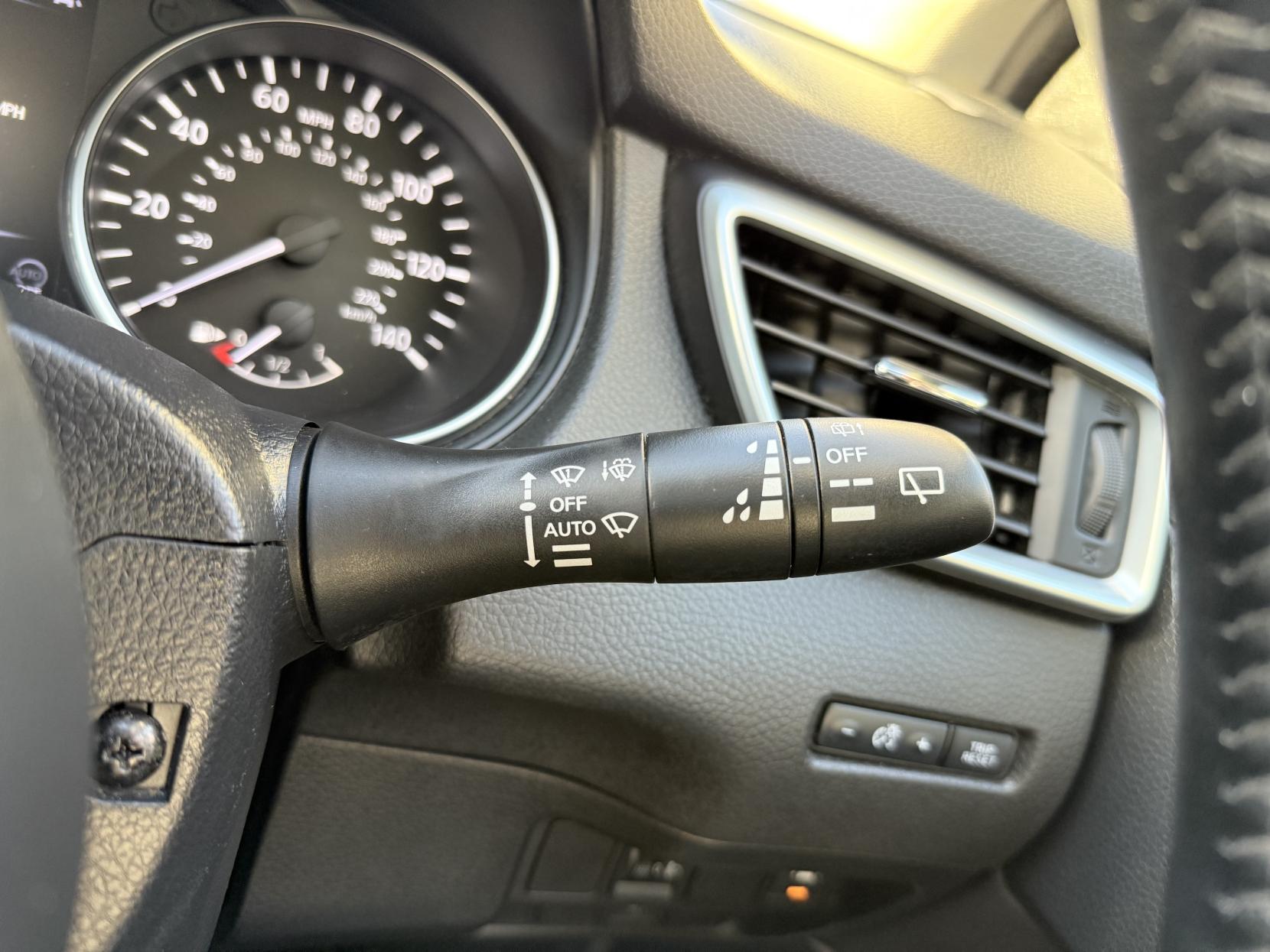 Nissan Qashqai 1.2 DIG-T N-Connecta SUV 5dr Petrol Manual Euro 6 (s/s) (115 ps)