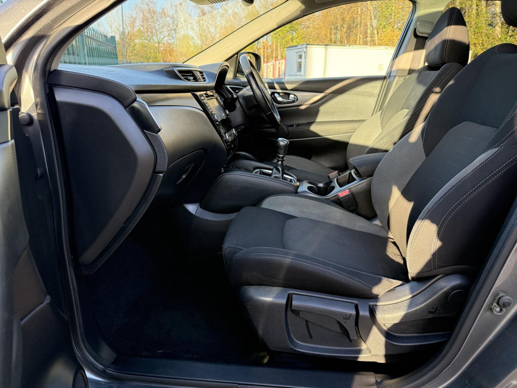 Nissan Qashqai 1.2 DIG-T N-Connecta SUV 5dr Petrol Manual Euro 6 (s/s) (115 ps)