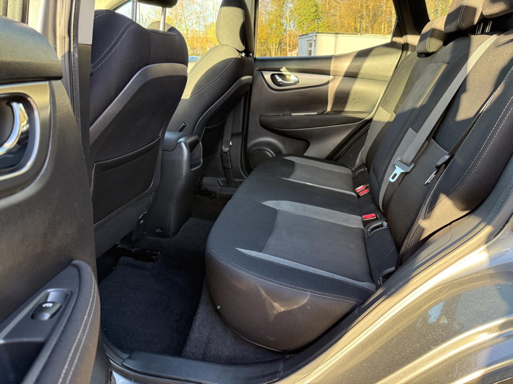 Nissan Qashqai 1.2 DIG-T N-Connecta SUV 5dr Petrol Manual Euro 6 (s/s) (115 ps)