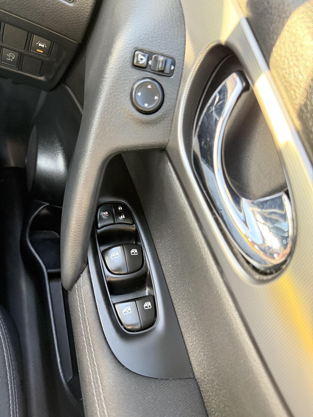 Nissan Qashqai 1.2 DIG-T N-Connecta SUV 5dr Petrol Manual Euro 6 (s/s) (115 ps)