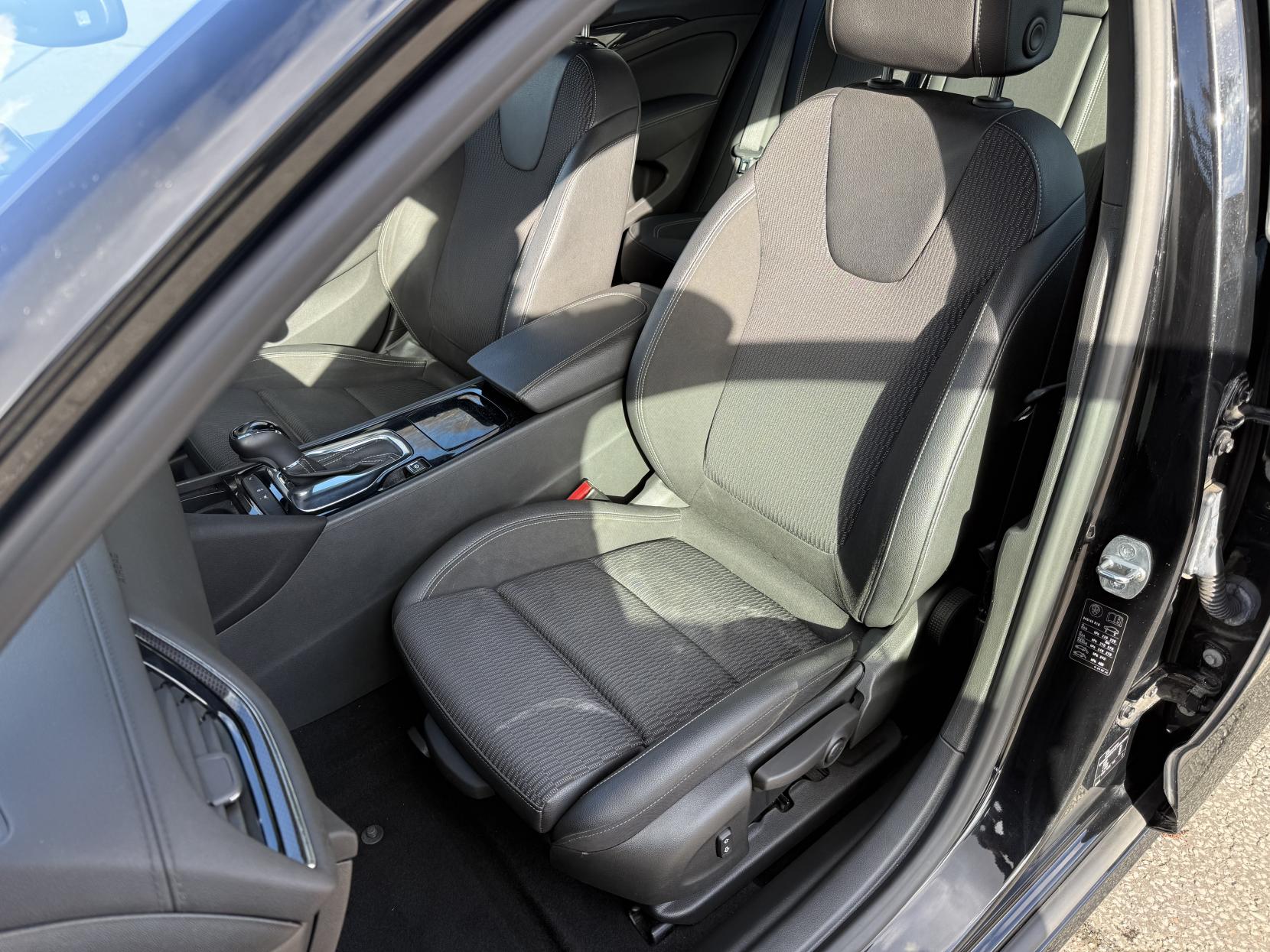 Vauxhall Insignia 1.5i Turbo GPF SRi VX Line Nav Grand Sport 5dr Petrol Automatic Euro 6 (s/s) (165 ps)