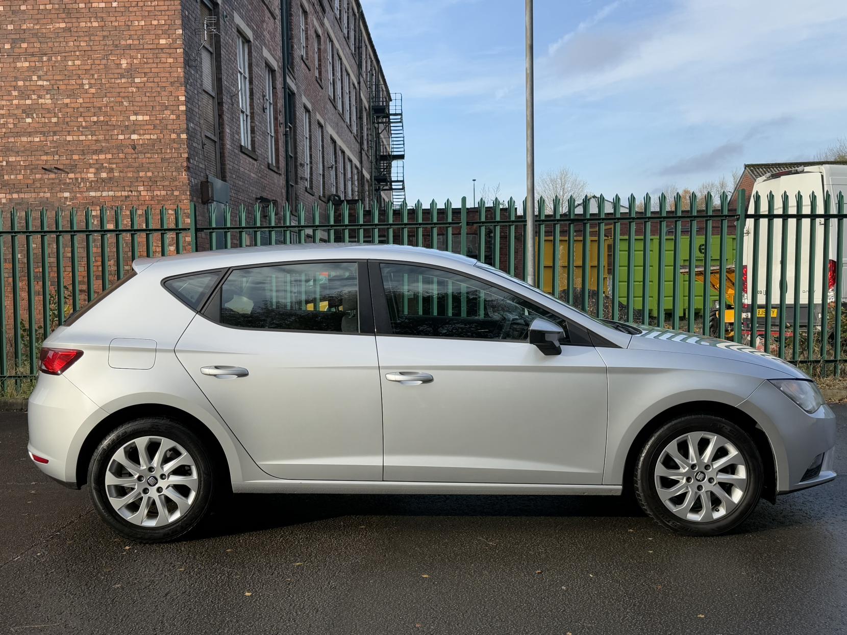 SEAT Leon 1.6 TDI Ecomotive CR SE Hatchback 5dr Diesel Manual Euro 5 (s/s) (110 ps)