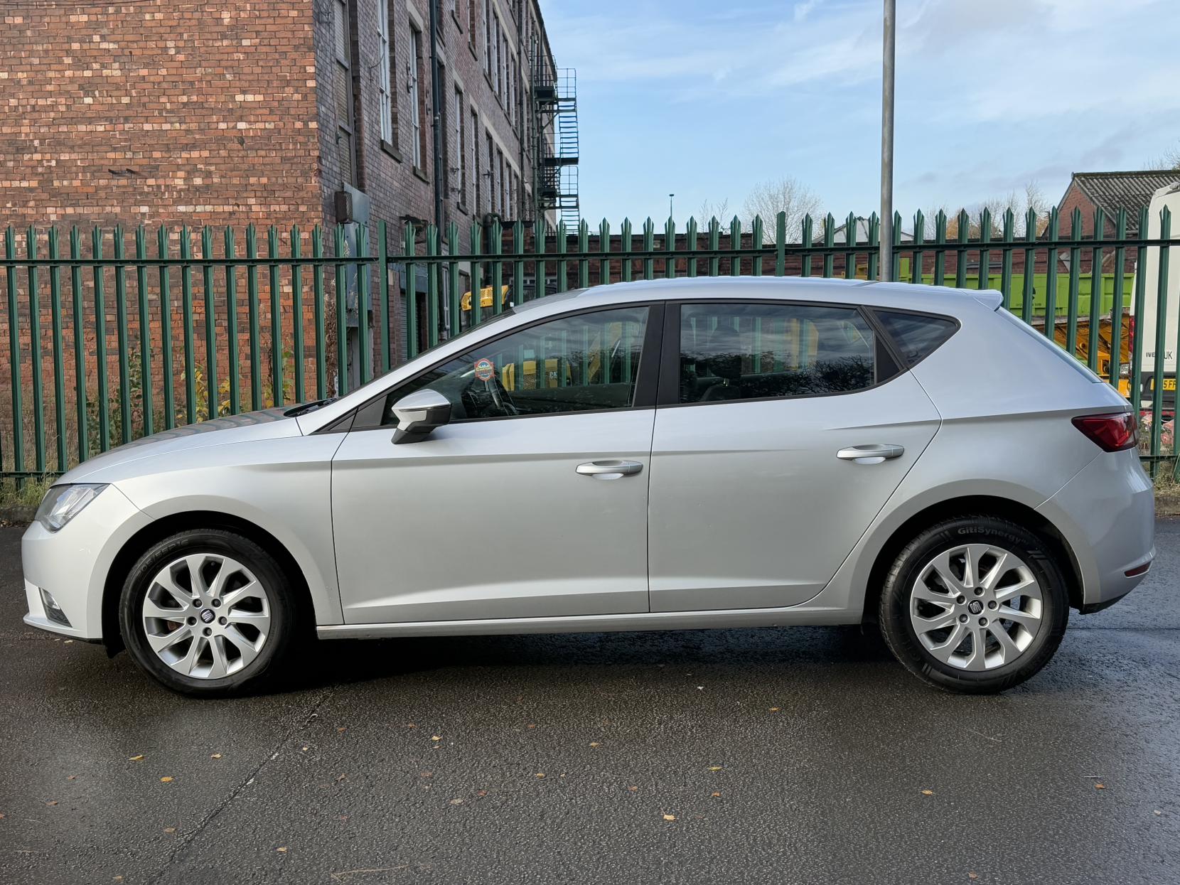 SEAT Leon 1.6 TDI Ecomotive CR SE Hatchback 5dr Diesel Manual Euro 5 (s/s) (110 ps)