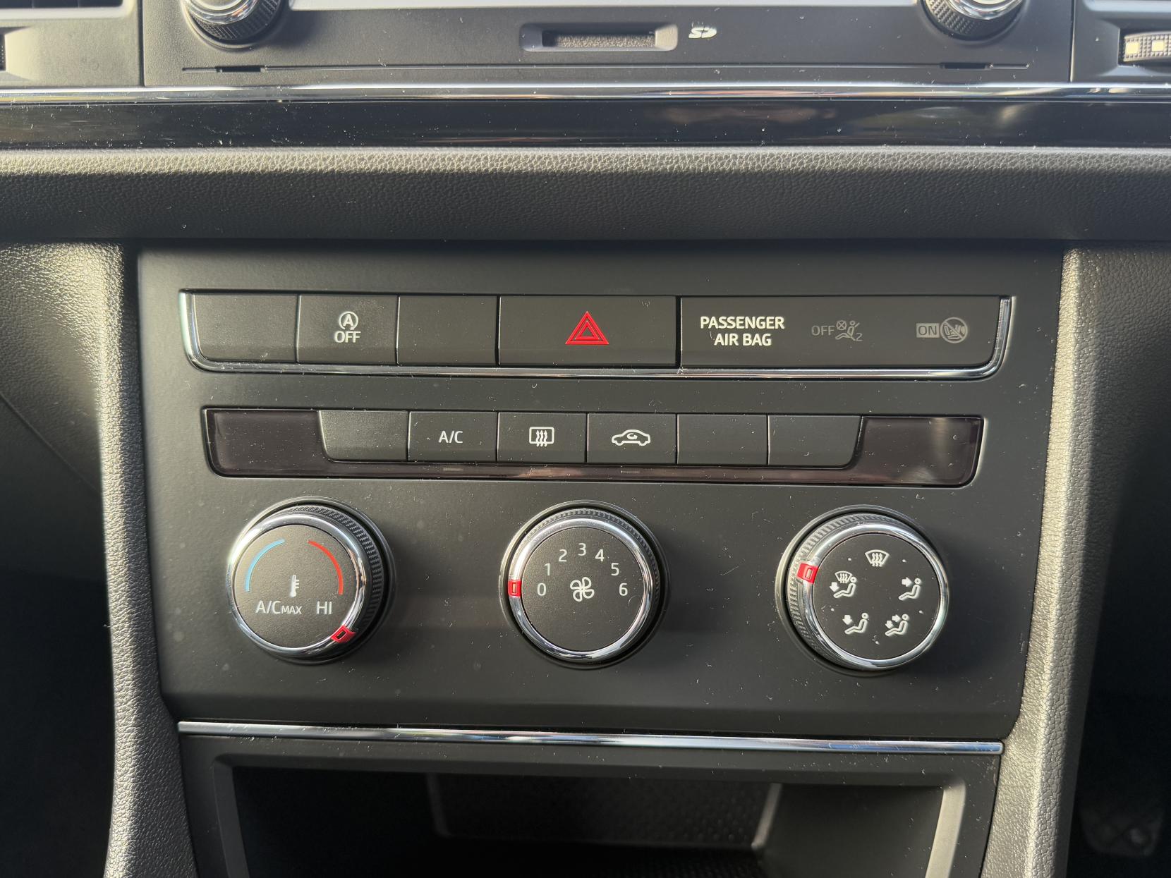 SEAT Leon 1.6 TDI Ecomotive CR SE Hatchback 5dr Diesel Manual Euro 5 (s/s) (110 ps)