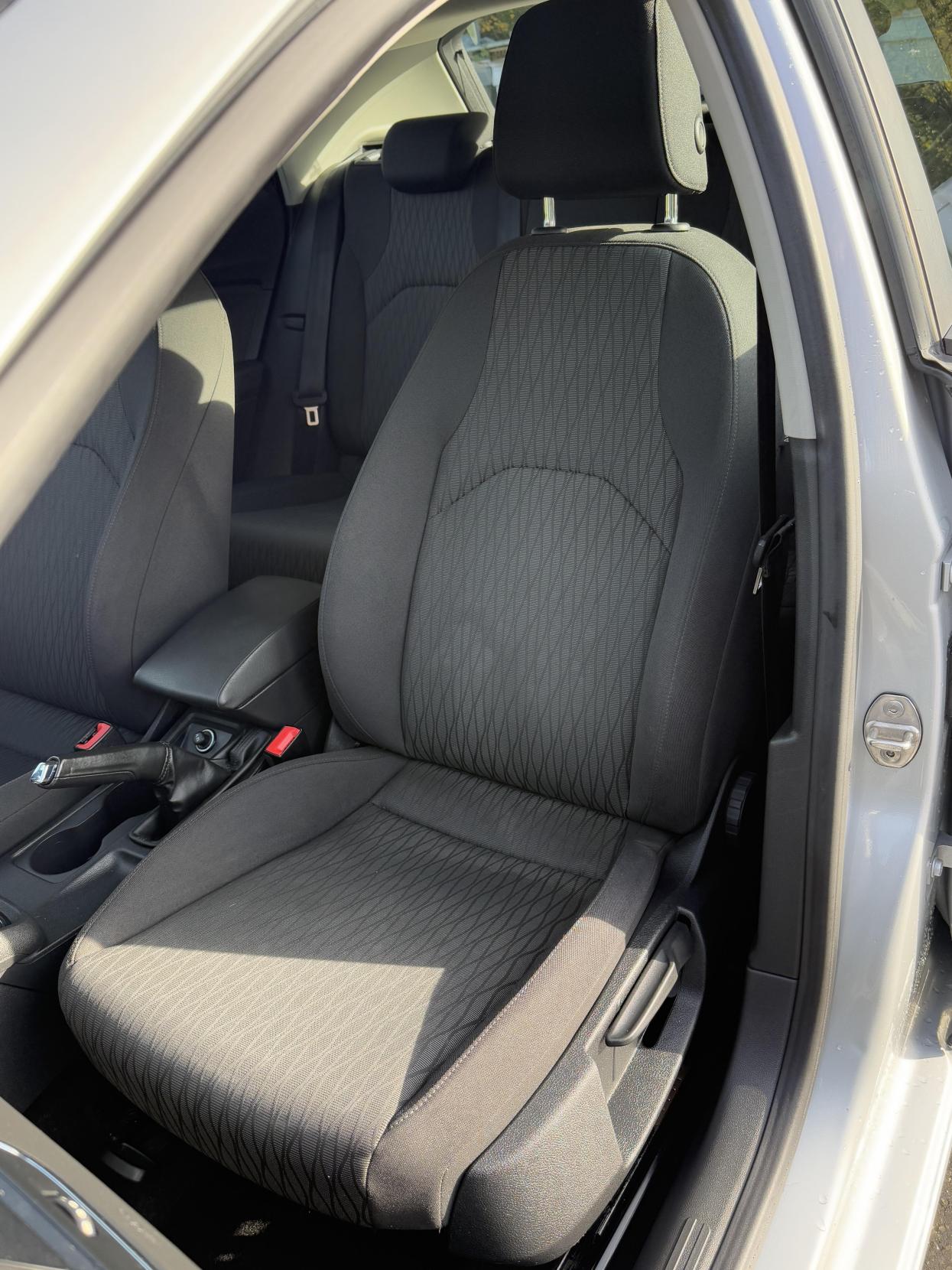 SEAT Leon 1.6 TDI Ecomotive CR SE Hatchback 5dr Diesel Manual Euro 5 (s/s) (110 ps)