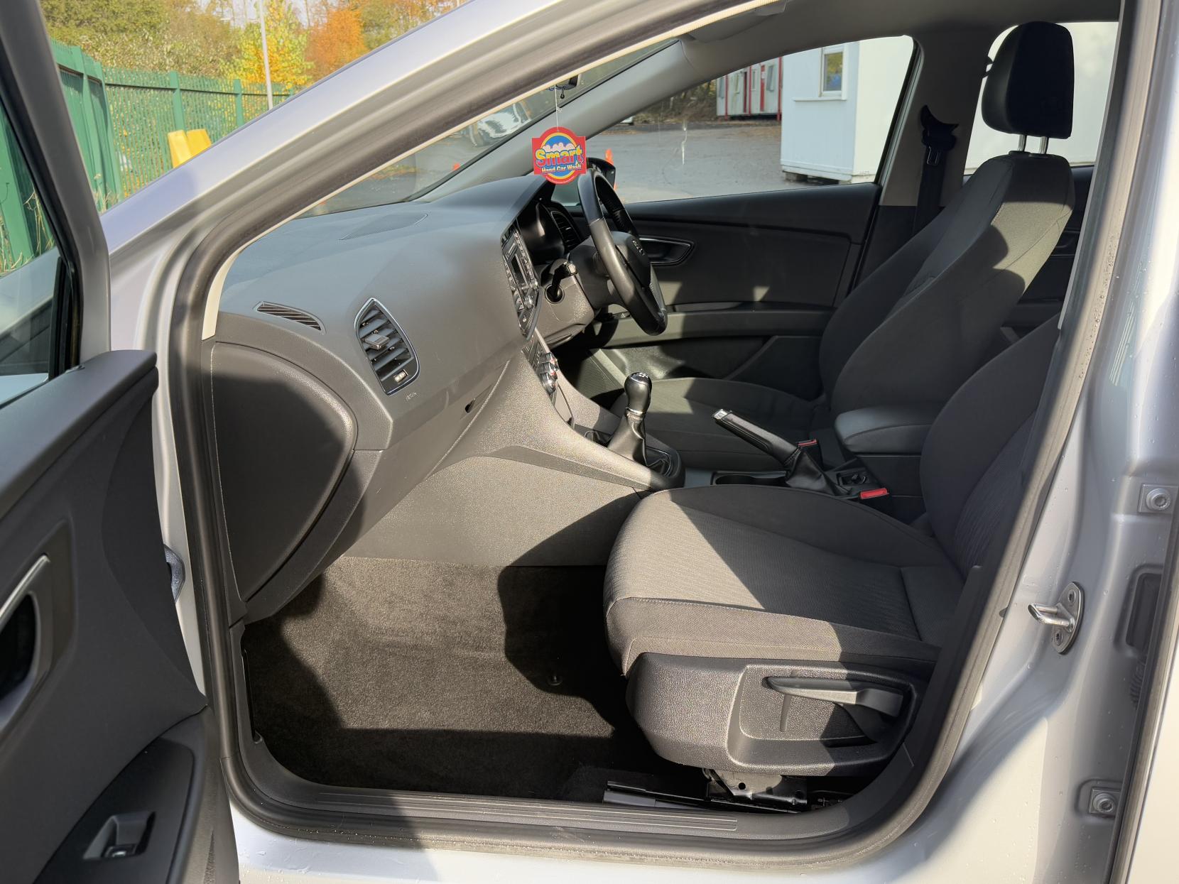 SEAT Leon 1.6 TDI Ecomotive CR SE Hatchback 5dr Diesel Manual Euro 5 (s/s) (110 ps)