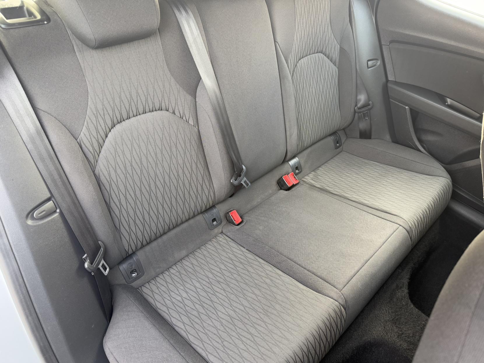 SEAT Leon 1.6 TDI Ecomotive CR SE Hatchback 5dr Diesel Manual Euro 5 (s/s) (110 ps)