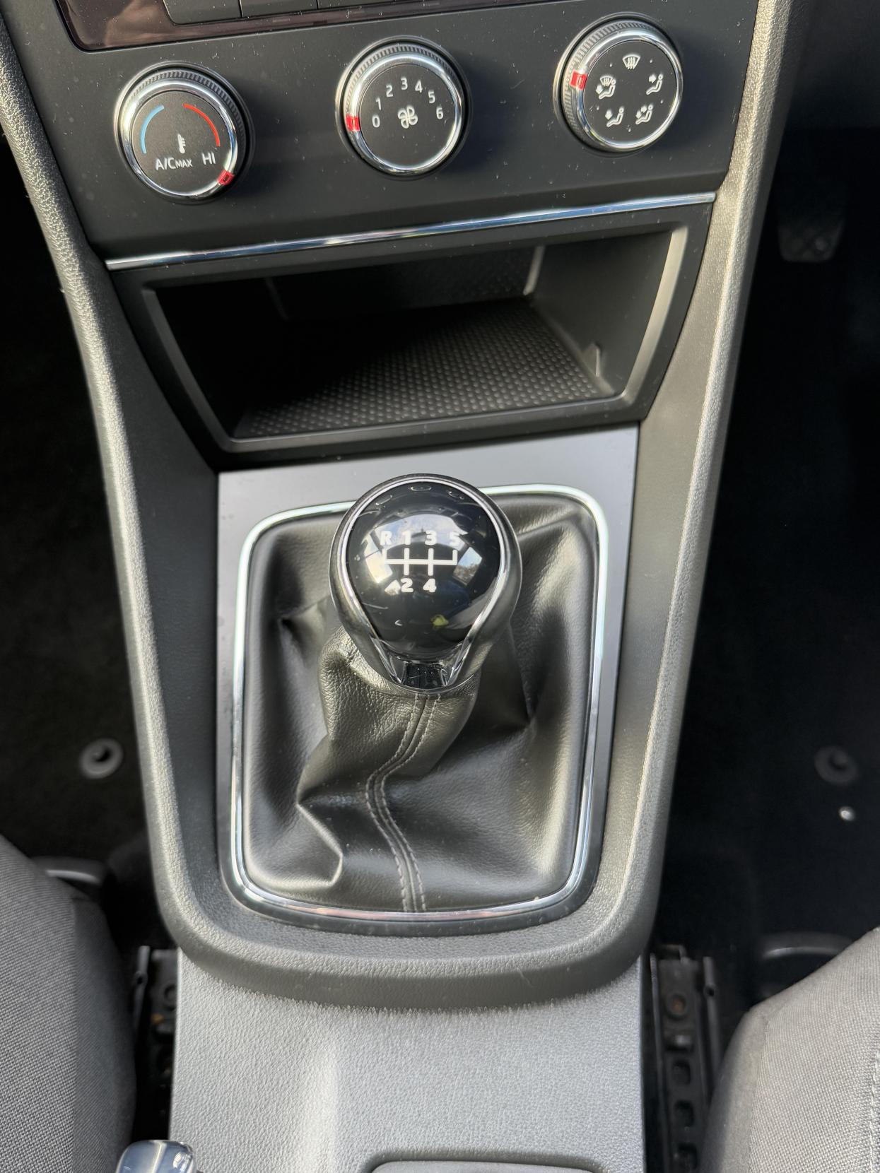 SEAT Leon 1.6 TDI Ecomotive CR SE Hatchback 5dr Diesel Manual Euro 5 (s/s) (110 ps)