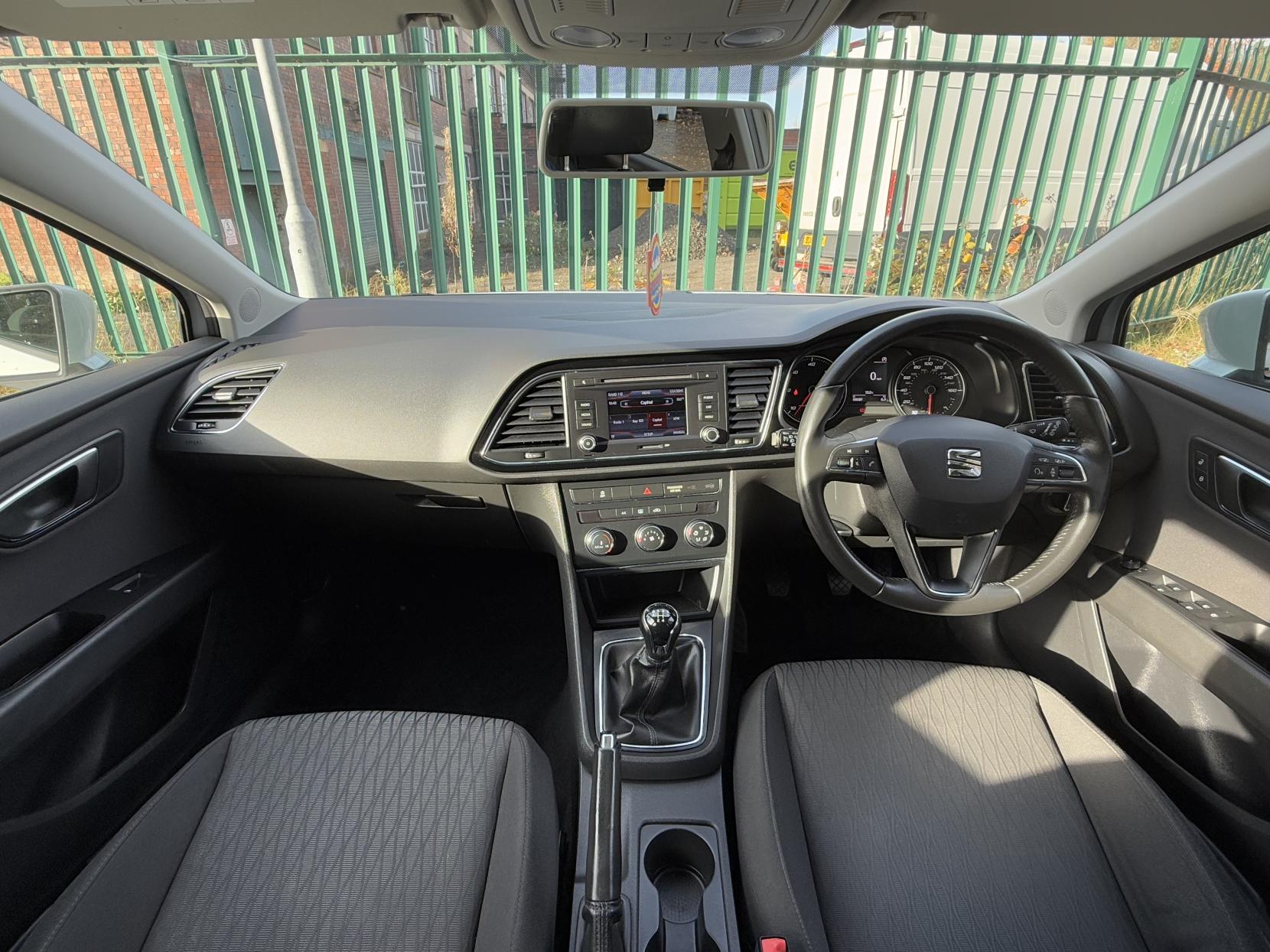 SEAT Leon 1.6 TDI Ecomotive CR SE Hatchback 5dr Diesel Manual Euro 5 (s/s) (110 ps)