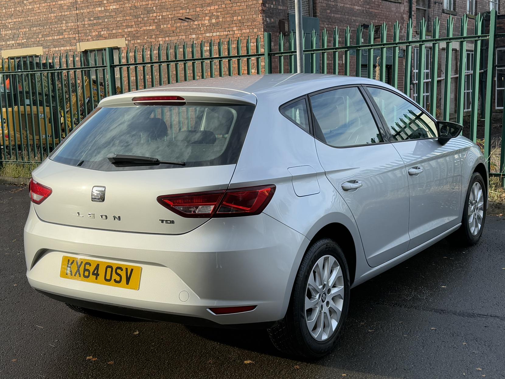 SEAT Leon 1.6 TDI Ecomotive CR SE Hatchback 5dr Diesel Manual Euro 5 (s/s) (110 ps)