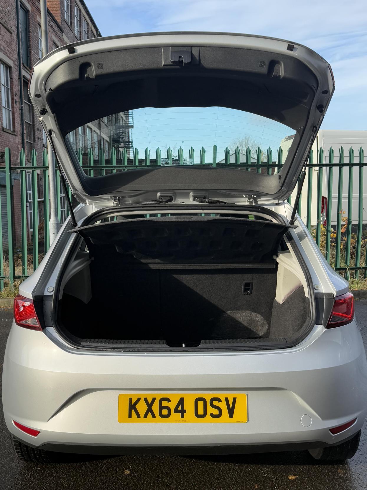 SEAT Leon 1.6 TDI Ecomotive CR SE Hatchback 5dr Diesel Manual Euro 5 (s/s) (110 ps)