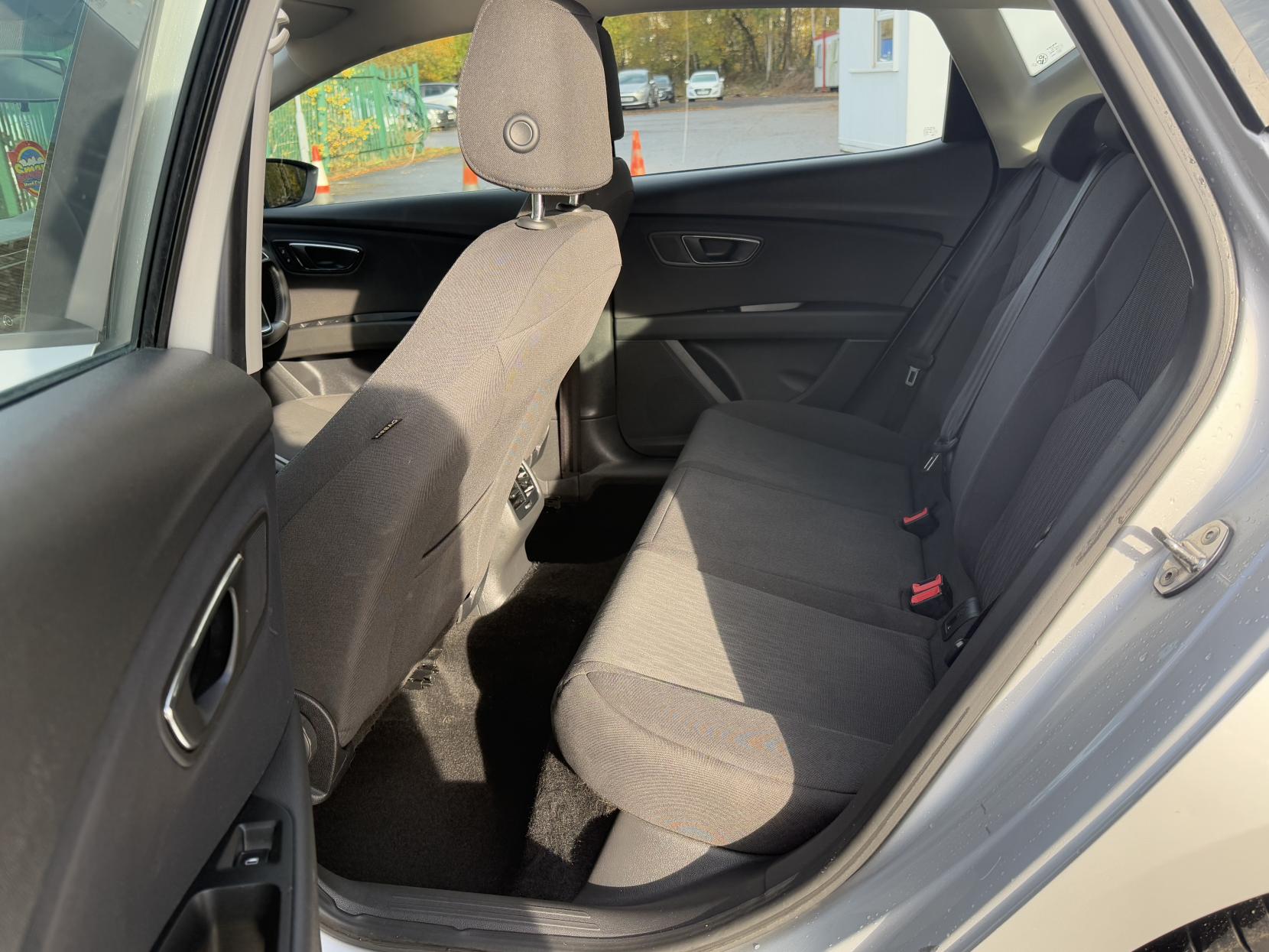 SEAT Leon 1.6 TDI Ecomotive CR SE Hatchback 5dr Diesel Manual Euro 5 (s/s) (110 ps)