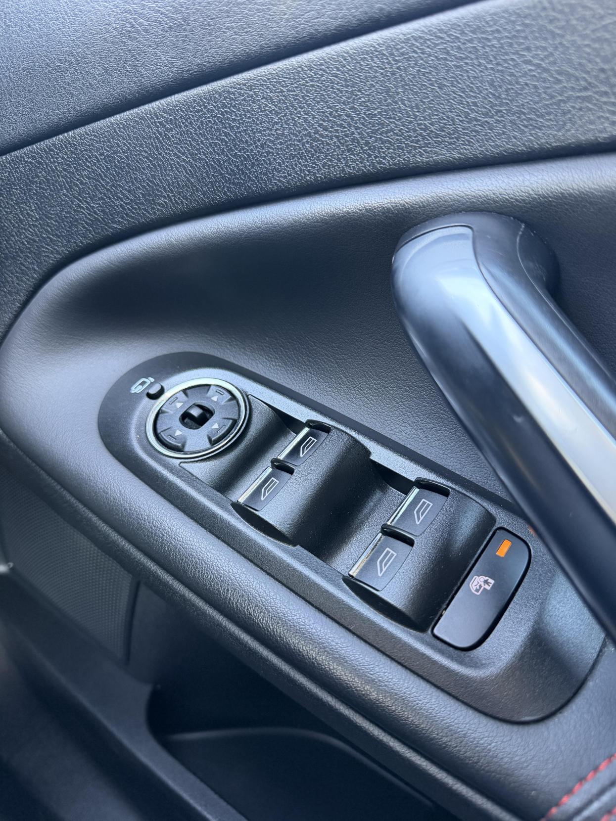 Ford Mondeo 2.0 TDCi Titanium X Sport Hatchback 5dr Diesel Powershift Euro 5 (163 ps)